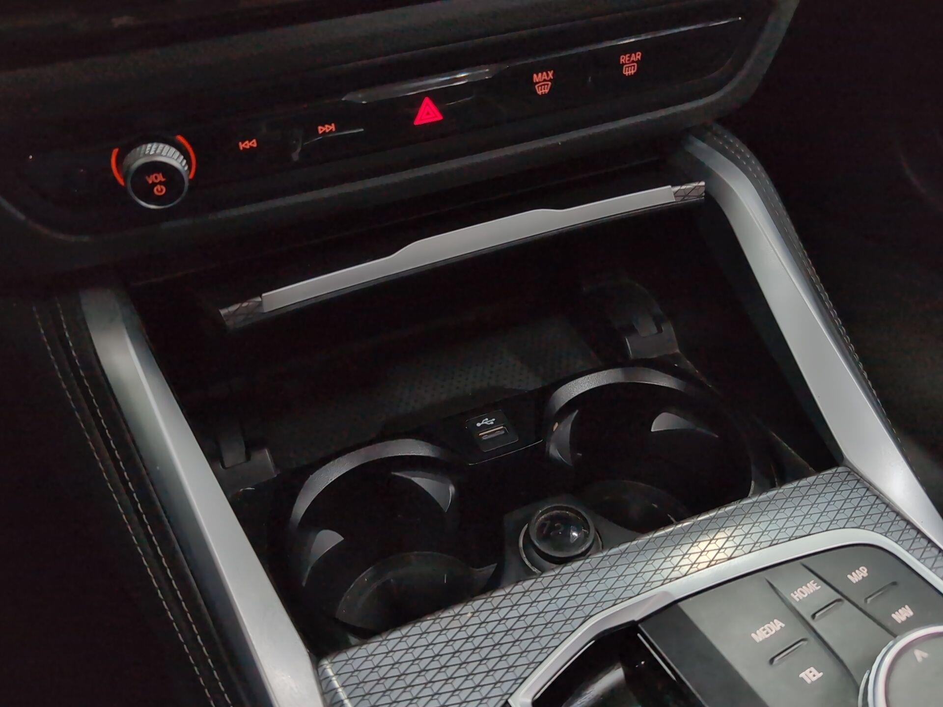 BMW Serie 4 420d Cabrio color Azul. Año 2024. 140KW(190CV). Diésel. En concesionario Automotor Premium Velázquez - Málaga de Málaga