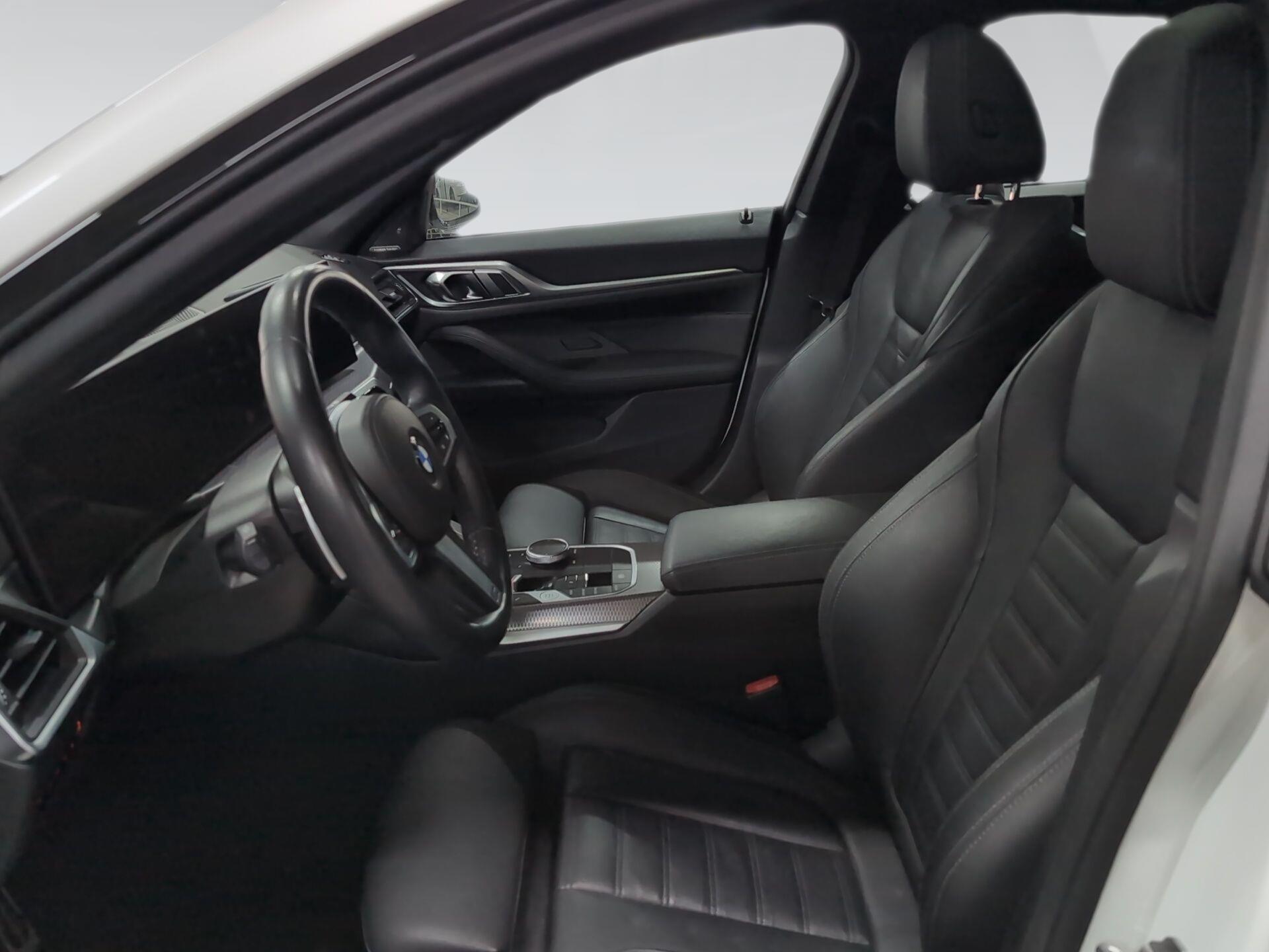 BMW Serie 4 420d Gran Coupe color Blanco. Año 2024. 140KW(190CV). Diésel. En concesionario Automotor Premium Velázquez - Málaga de Málaga