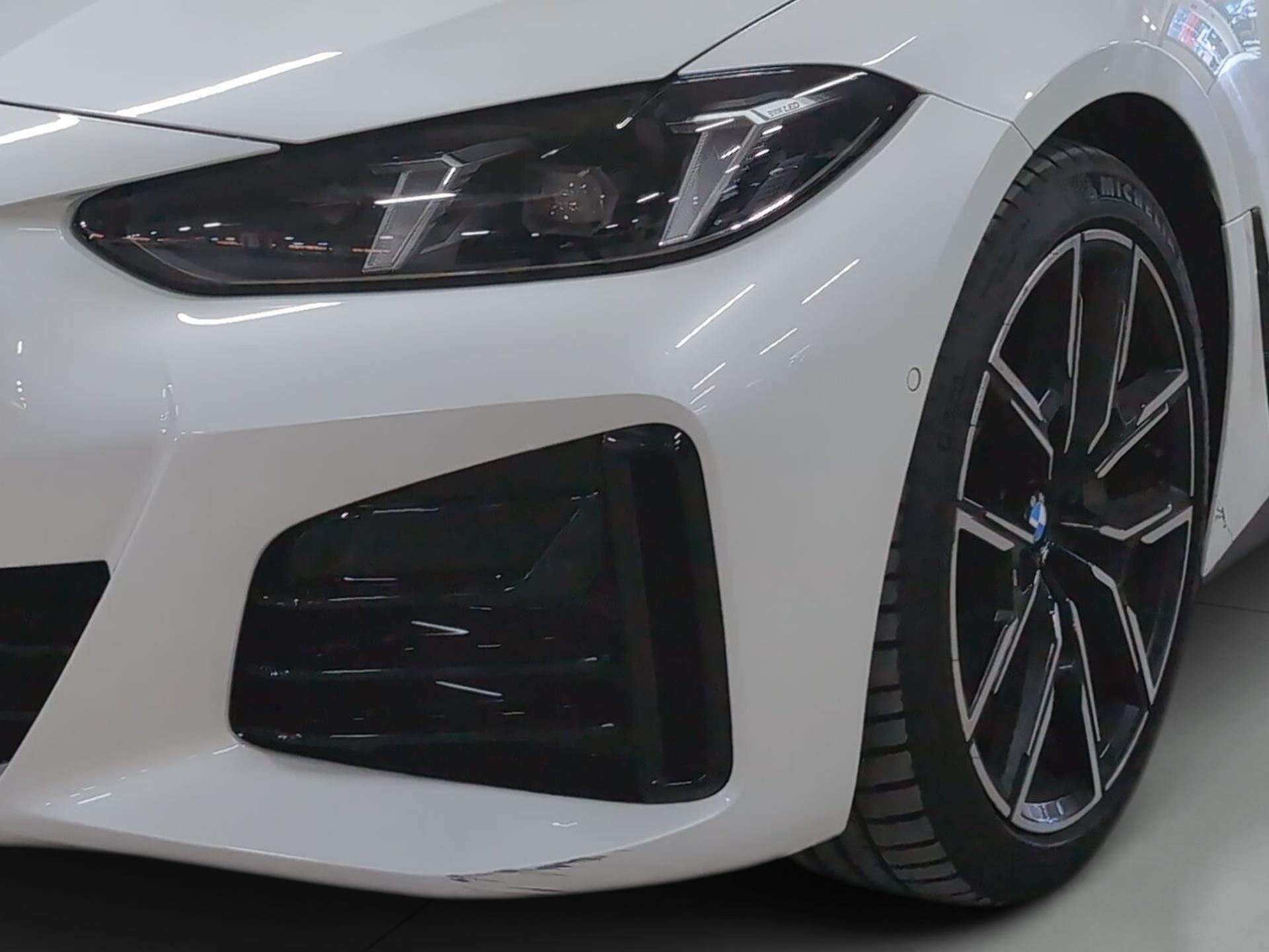 BMW Serie 4 430d Gran Coupe color Blanco. Año 2025. 210KW(286CV). Diésel. En concesionario Automotor Premium Velázquez - Málaga de Málaga