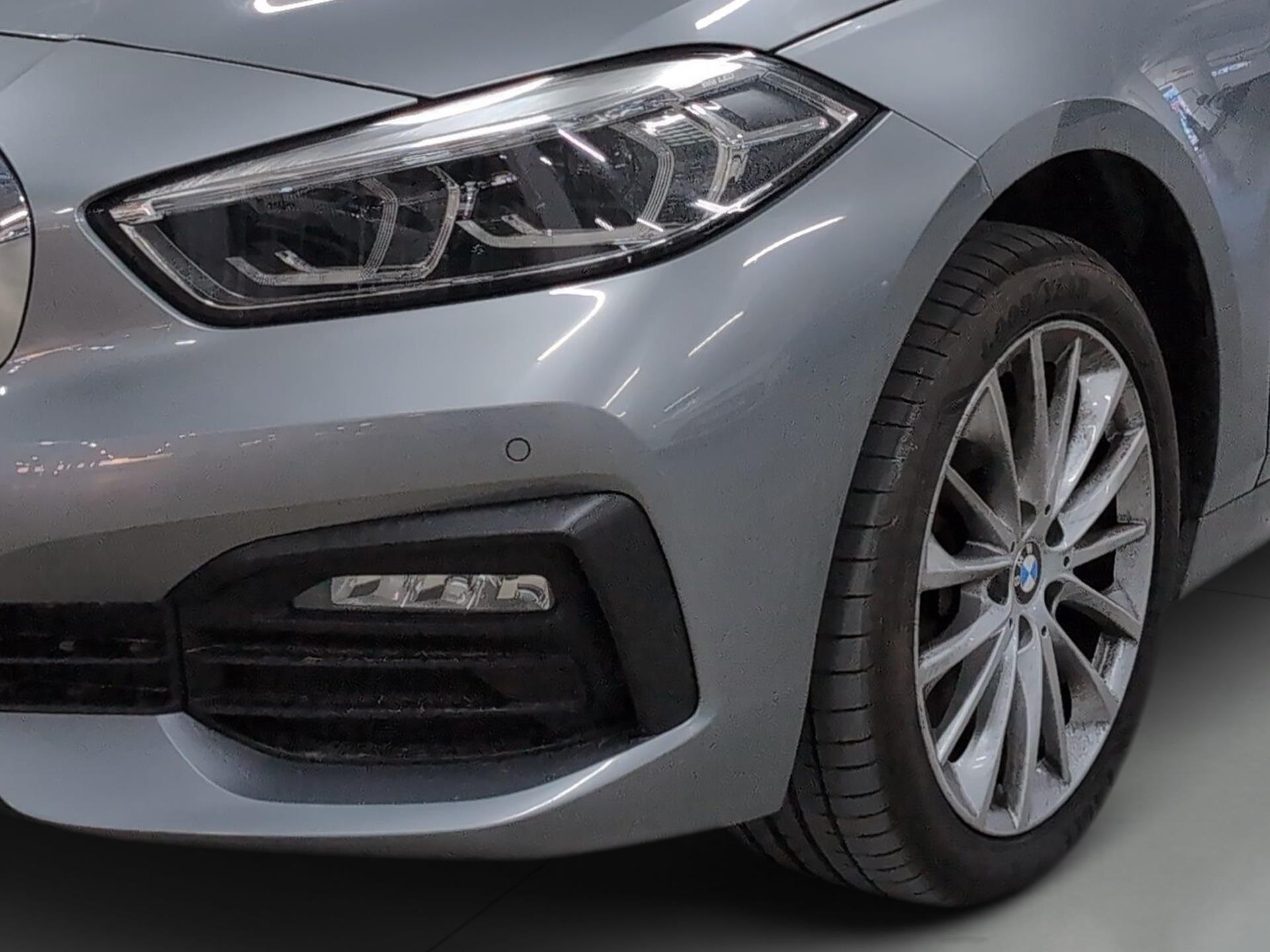 BMW Serie 1 118i color Gris. Año 2024. 103KW(140CV). Gasolina. En concesionario Automotor Premium Velázquez - Málaga de Málaga