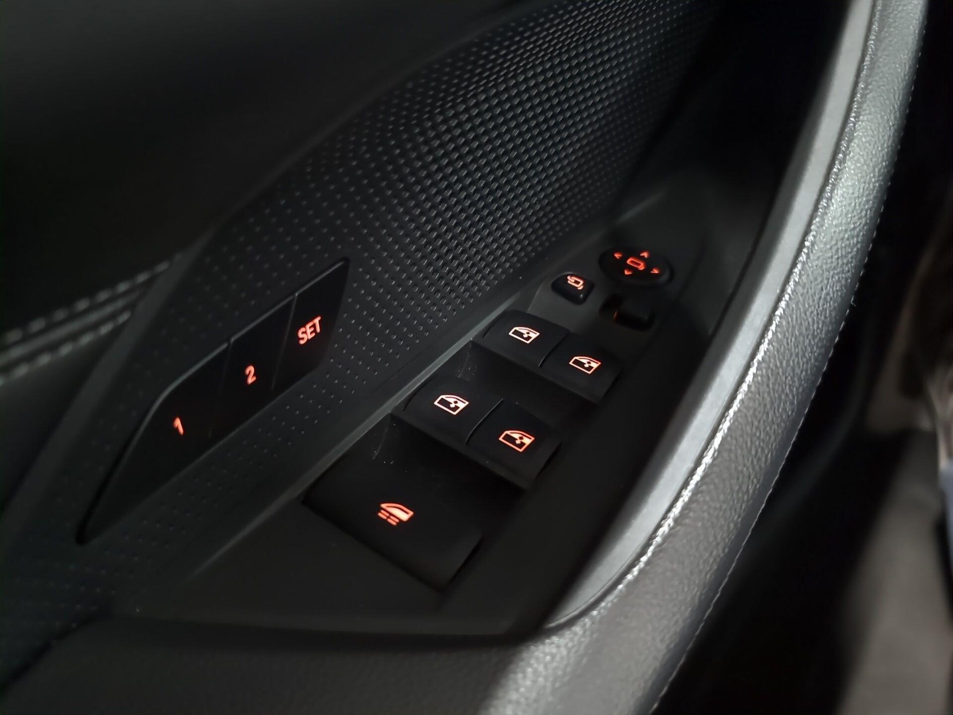 BMW Serie 4 420d Cabrio color Azul. Año 2024. 140KW(190CV). Diésel. En concesionario Automotor Premium Velázquez - Málaga de Málaga