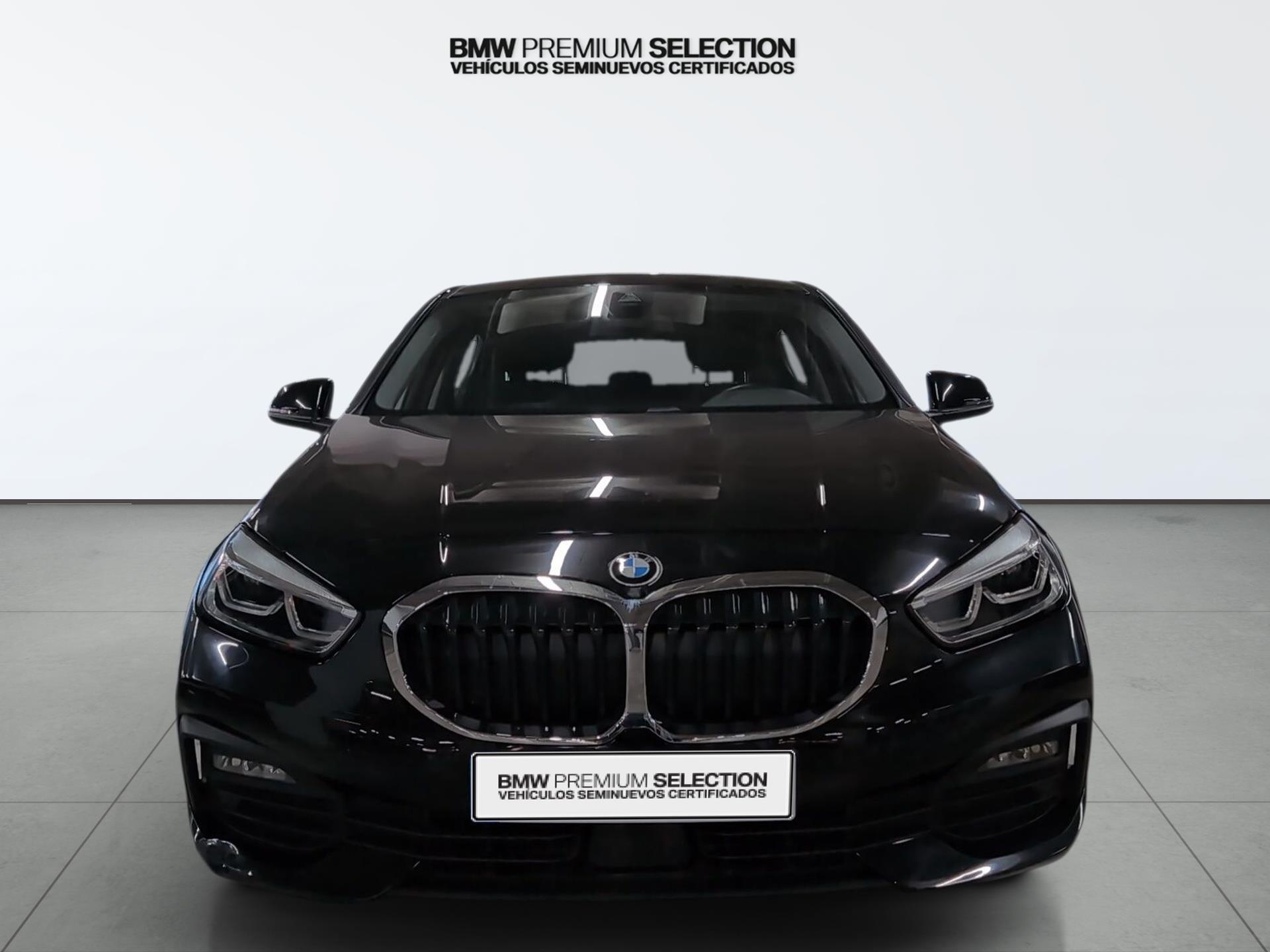 BMW Serie 1 118i color Negro. Año 2024. 103KW(140CV). Gasolina. En concesionario Automotor Premium Velázquez - Málaga de Málaga