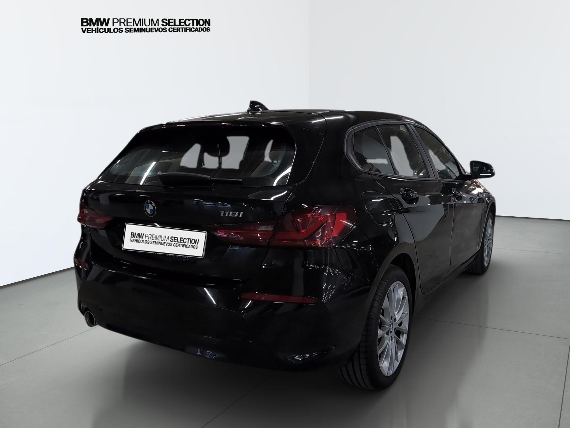 BMW Serie 1 118i color Negro. Año 2024. 103KW(140CV). Gasolina. En concesionario Automotor Premium Velázquez - Málaga de Málaga