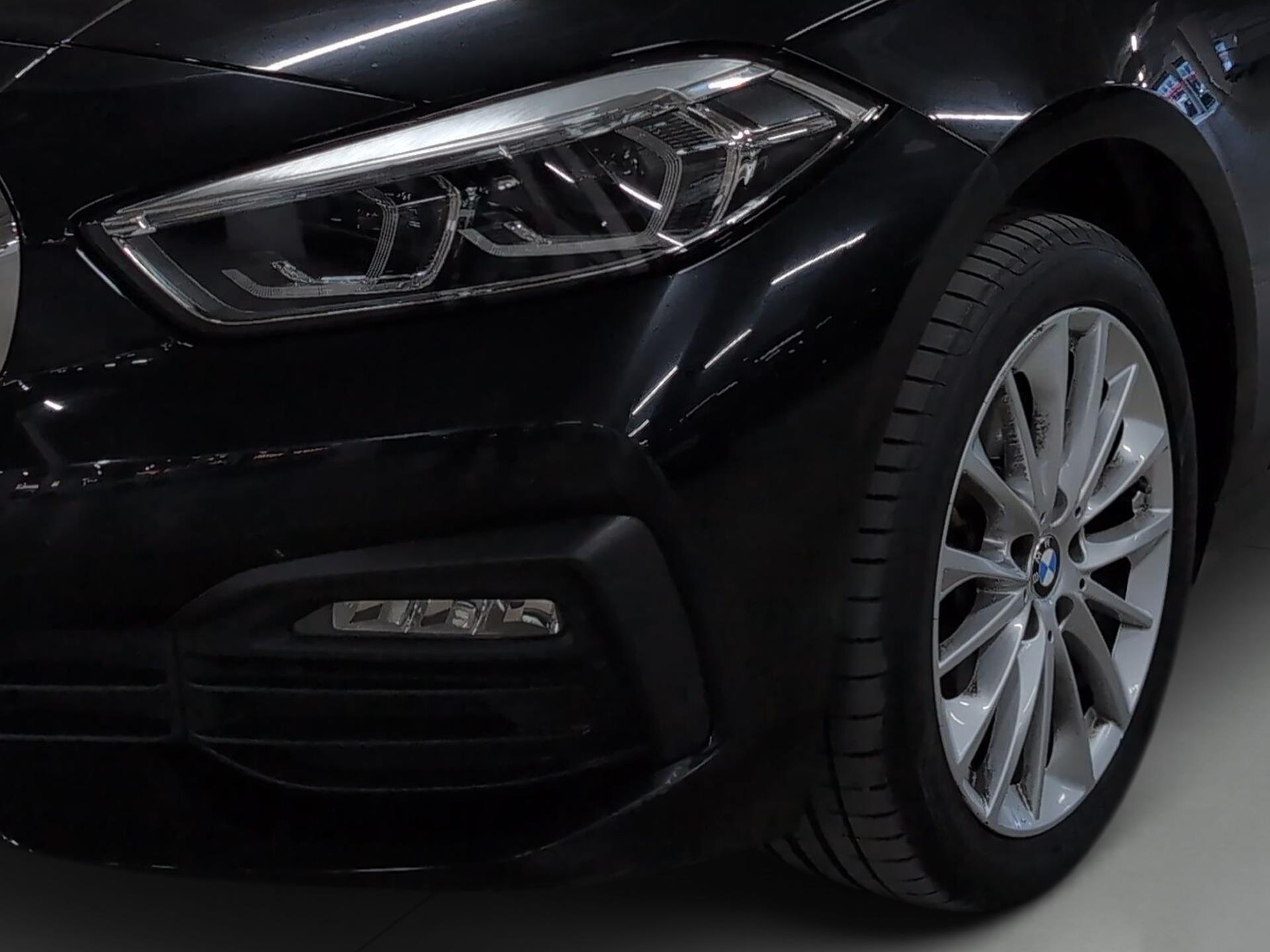 BMW Serie 1 118i color Negro. Año 2024. 103KW(140CV). Gasolina. En concesionario Automotor Premium Velázquez - Málaga de Málaga