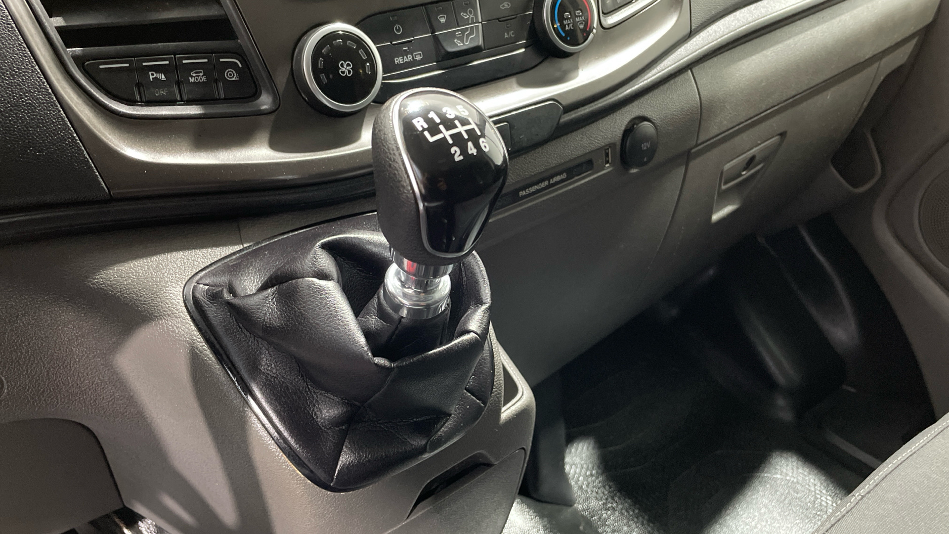 Ford Transit Custom Kombi 2.0 TDCI / MHEV en Barcelona