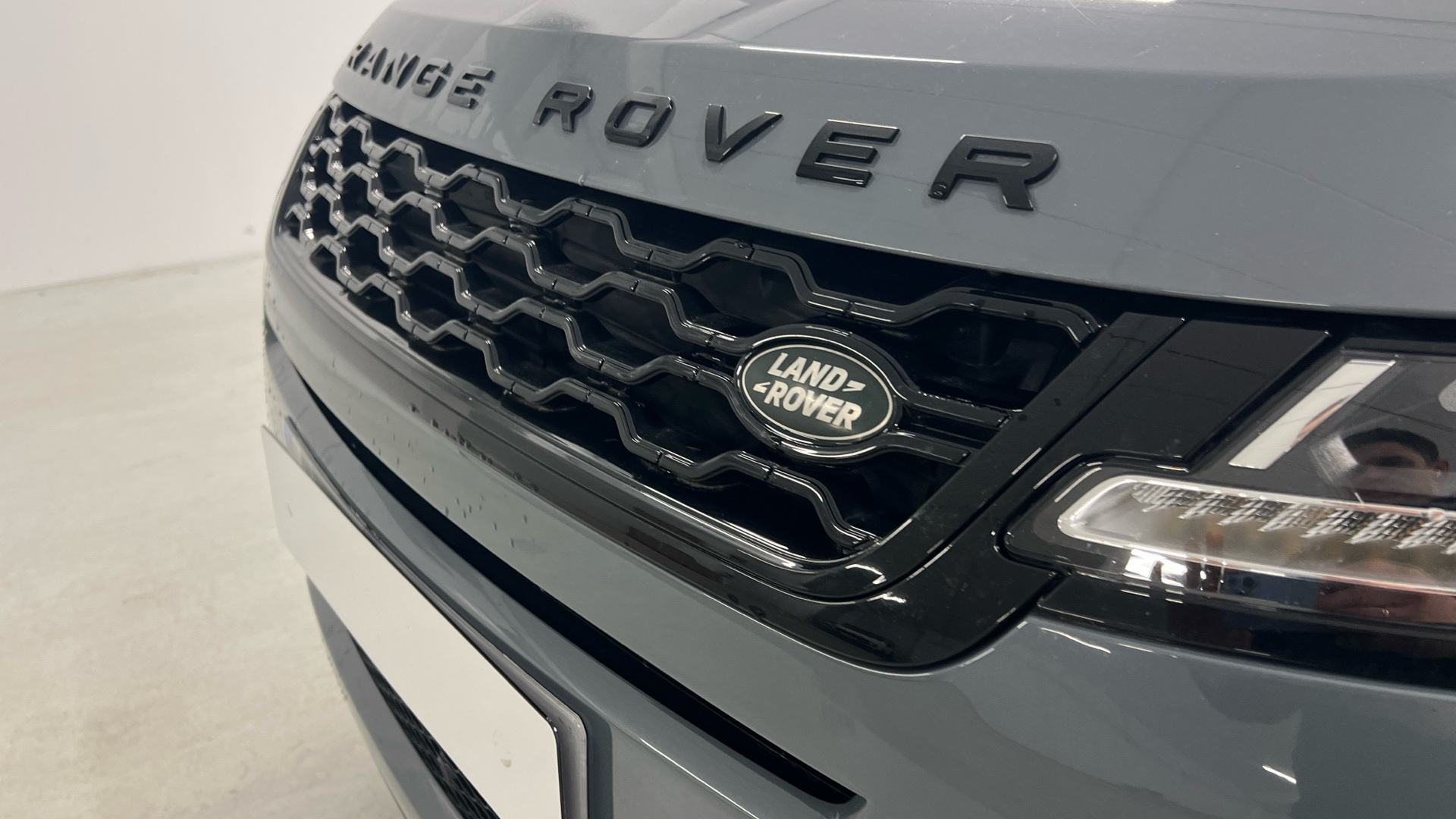 Land Rover Range Rover Evoque D163 MHEV en Barcelona