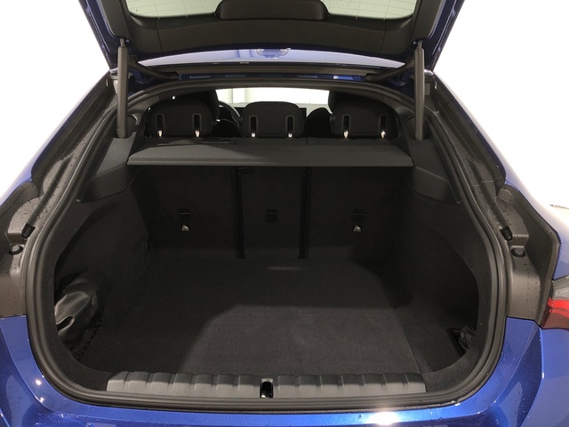 BMW i4 eDrive35 color Azul. Año 2025. 210KW(286CV). Eléctrico. En concesionario Auto Premier, S.A. - ALCALÁ DE HENARES de Madrid