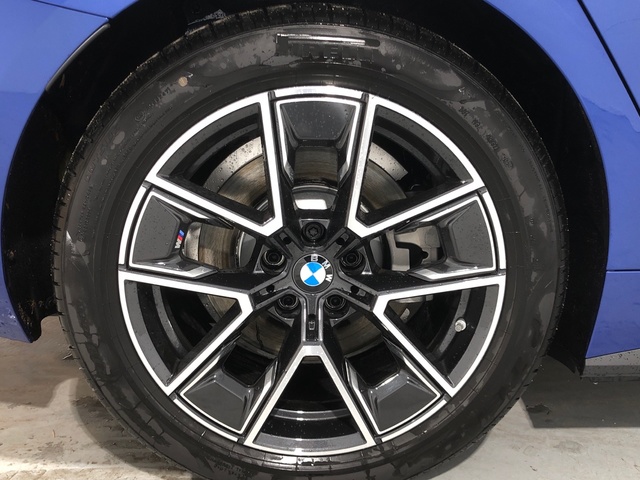 BMW i4 eDrive35 color Azul. Año 2025. 210KW(286CV). Eléctrico. En concesionario Auto Premier, S.A. - ALCALÁ DE HENARES de Madrid