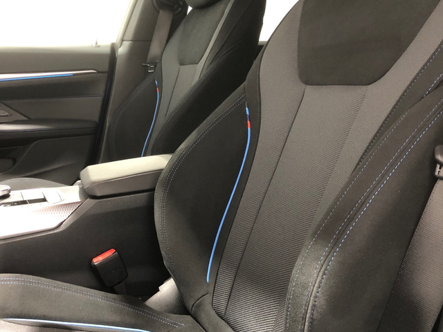 BMW i4 eDrive35 color Azul. Año 2025. 210KW(286CV). Eléctrico. En concesionario Auto Premier, S.A. - ALCALÁ DE HENARES de Madrid