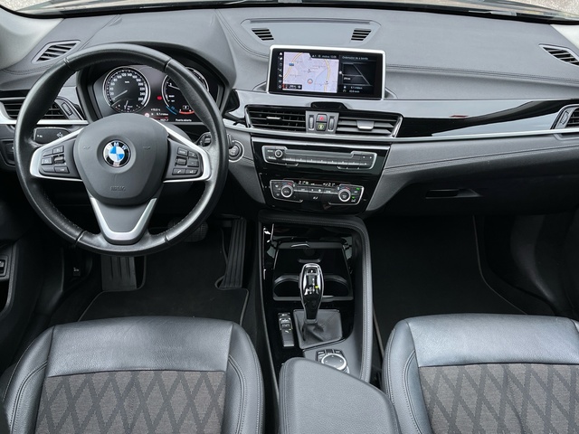 BMW X1 sDrive18d color Negro. Año 2021. 110KW(150CV). Diésel. En concesionario Celtamotor Vigo de Pontevedra