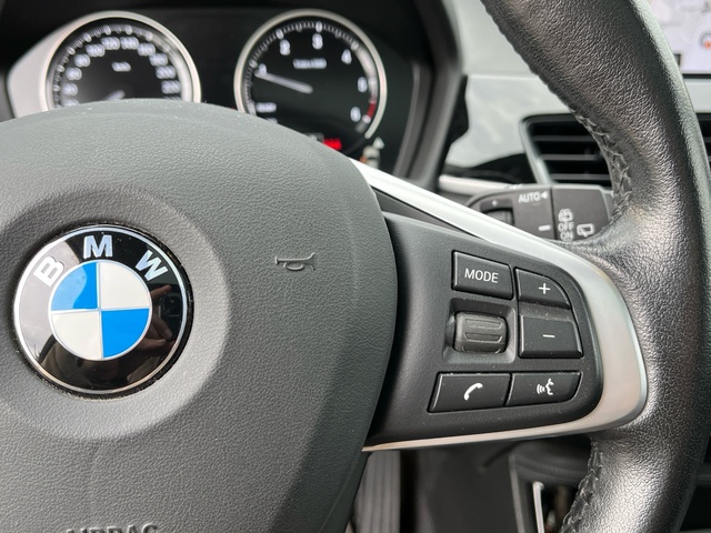 BMW X1 sDrive18d color Negro. Año 2021. 110KW(150CV). Diésel. En concesionario Celtamotor Vigo de Pontevedra