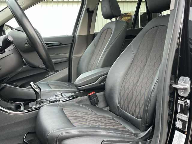 BMW X1 sDrive18d color Negro. Año 2021. 110KW(150CV). Diésel. En concesionario Celtamotor Vigo de Pontevedra