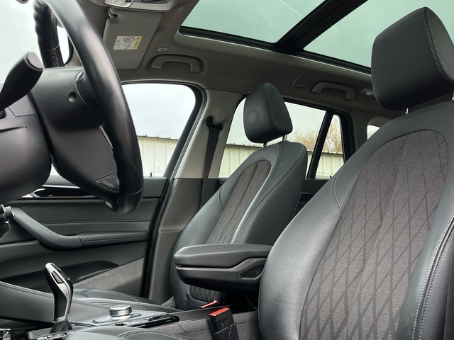 BMW X1 sDrive18d color Negro. Año 2021. 110KW(150CV). Diésel. En concesionario Celtamotor Vigo de Pontevedra