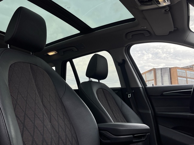 BMW X1 sDrive18d color Negro. Año 2021. 110KW(150CV). Diésel. En concesionario Celtamotor Vigo de Pontevedra