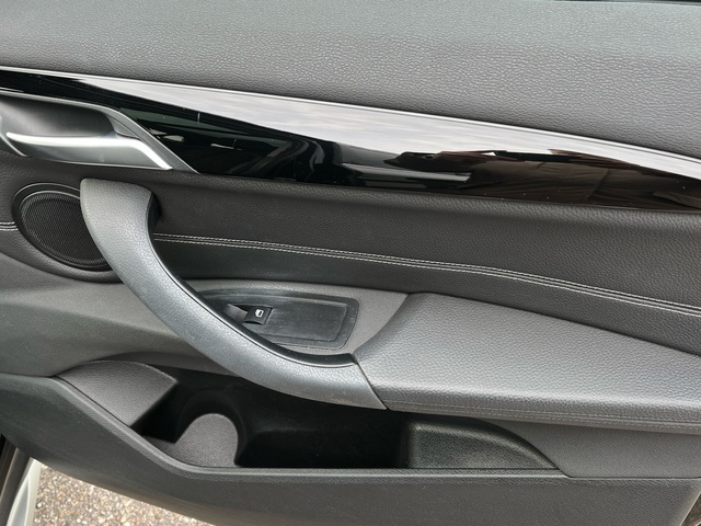 BMW X1 sDrive18d color Negro. Año 2021. 110KW(150CV). Diésel. En concesionario Celtamotor Vigo de Pontevedra