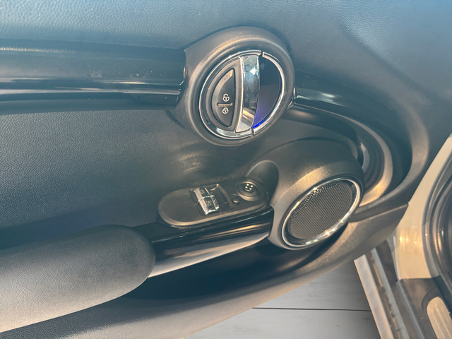 fotoG 18 del MINI MINI Cooper 100 kW (136 CV) 136cv Gasolina del 2019 en Barcelona