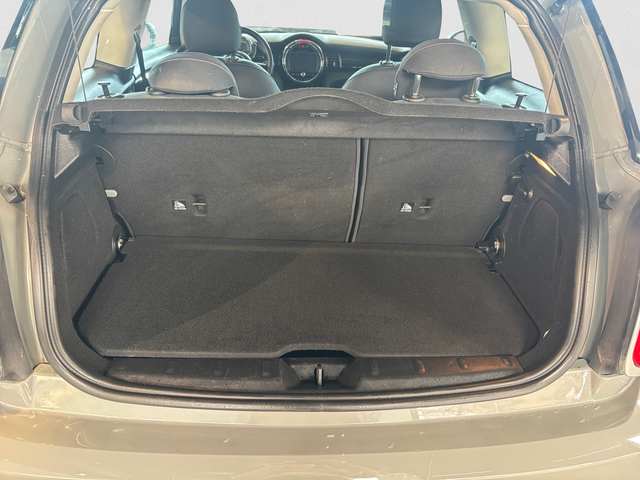 fotoG 21 del MINI MINI Cooper 100 kW (136 CV) 136cv Gasolina del 2019 en Barcelona