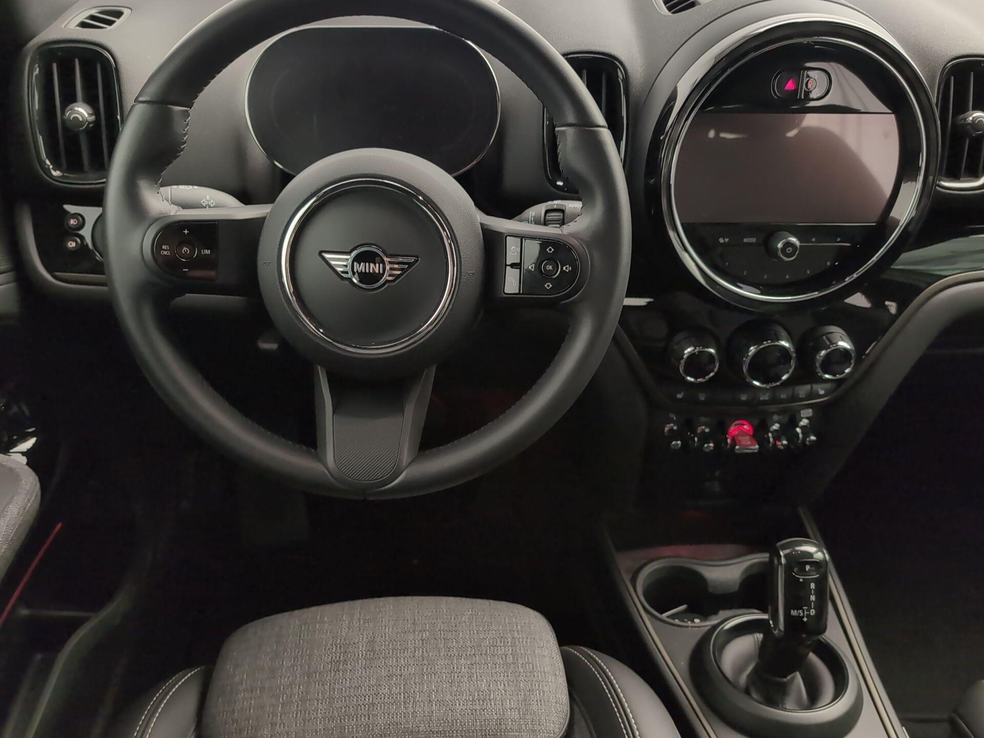 fotoG 10 del MINI MINI Countryman Cooper 100 kW (136 CV) 136cv Gasolina del 2022 en Málaga