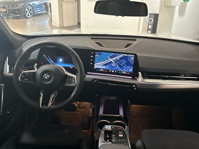 BMW iX1 xDrive30 color Blanco. Año 2025. 230KW(313CV). Eléctrico. En concesionario Auto Premier, S.A. - MADRID de Madrid