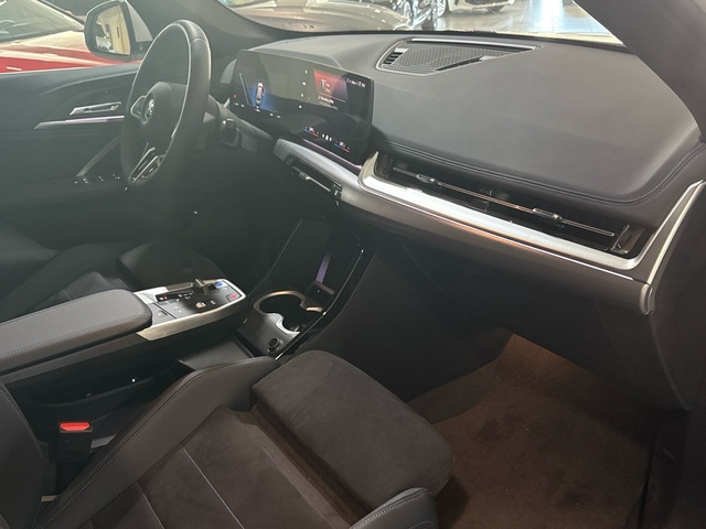 BMW iX1 xDrive30 color Blanco. Año 2025. 230KW(313CV). Eléctrico. En concesionario Auto Premier, S.A. - MADRID de Madrid