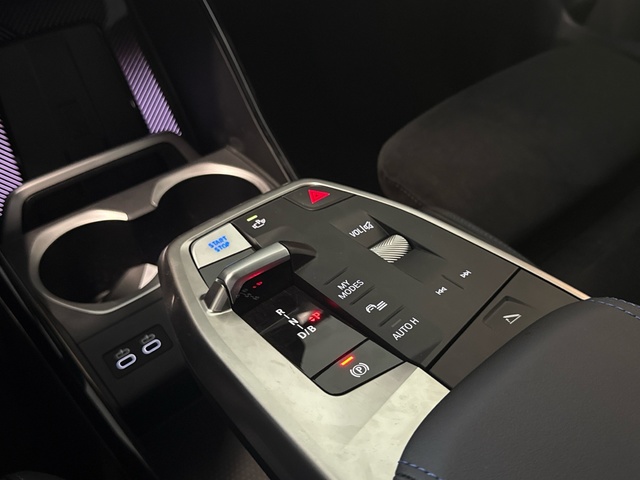 BMW iX1 xDrive30 color Blanco. Año 2025. 230KW(313CV). Eléctrico. En concesionario Auto Premier, S.A. - MADRID de Madrid