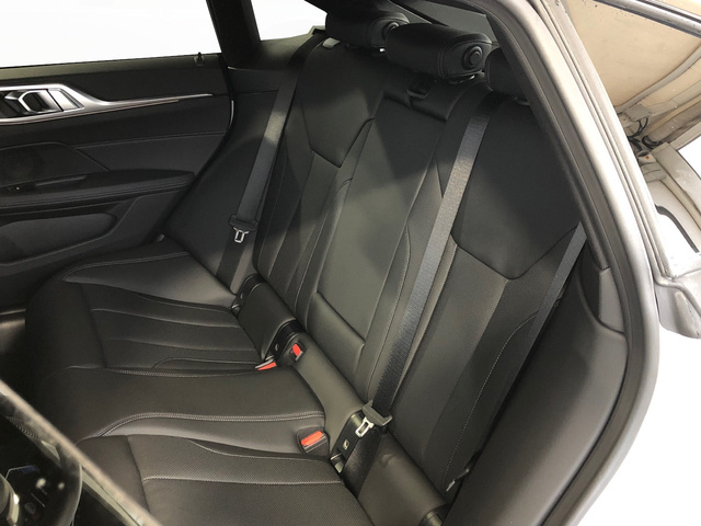 BMW Serie 4 420d Gran Coupe color Blanco. Año 2025. 140KW(190CV). Diésel. En concesionario Vehinter Getafe de Madrid