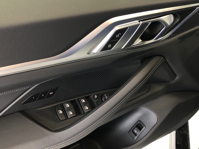 BMW Serie 4 420d Gran Coupe color Blanco. Año 2025. 140KW(190CV). Diésel. En concesionario Vehinter Getafe de Madrid