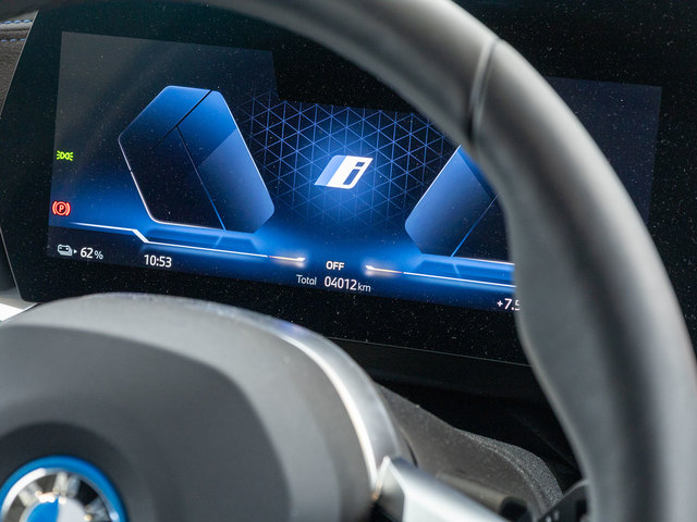 BMW iX2 eDrive20 color Blanco. Año 2025. 150KW(204CV). Eléctrico. En concesionario Oliva Motor Girona de Girona