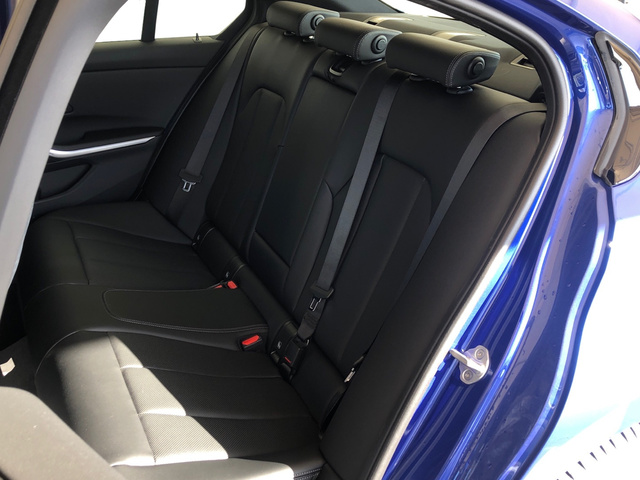 BMW Serie 3 318d color Azul. Año 2025. 110KW(150CV). Diésel. En concesionario Vehinter Getafe de Madrid