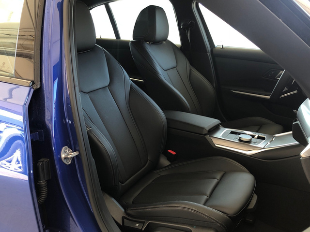 BMW Serie 3 318d color Azul. Año 2025. 110KW(150CV). Diésel. En concesionario Vehinter Getafe de Madrid