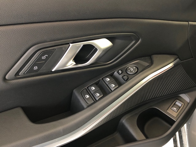 BMW Serie 3 320d color Gris. Año 2025. 140KW(190CV). Diésel. En concesionario Vehinter Getafe de Madrid