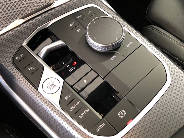 BMW Serie 3 320d color Gris. Año 2025. 140KW(190CV). Diésel. En concesionario Vehinter Getafe de Madrid