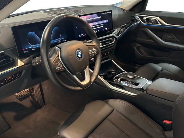 BMW i4 eDrive40 color Gris. Año 2024. 250KW(340CV). Eléctrico. En concesionario Auto Premier, S.A. - MADRID de Madrid