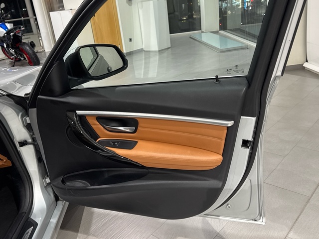 BMW Serie 3 320d color Gris Plata. Año 2017. 140KW(190CV). Diésel. En concesionario Motor Gorbea de Álava
