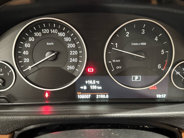 BMW Serie 3 320d color Gris Plata. Año 2017. 140KW(190CV). Diésel. En concesionario Motor Gorbea de Álava