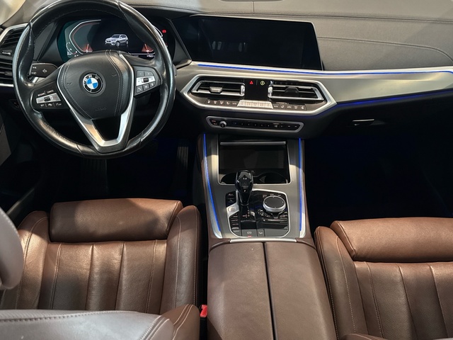 BMW X5 xDrive30d color Marrón. Año 2021. 210KW(286CV). Diésel. En concesionario Motor Gorbea de Álava