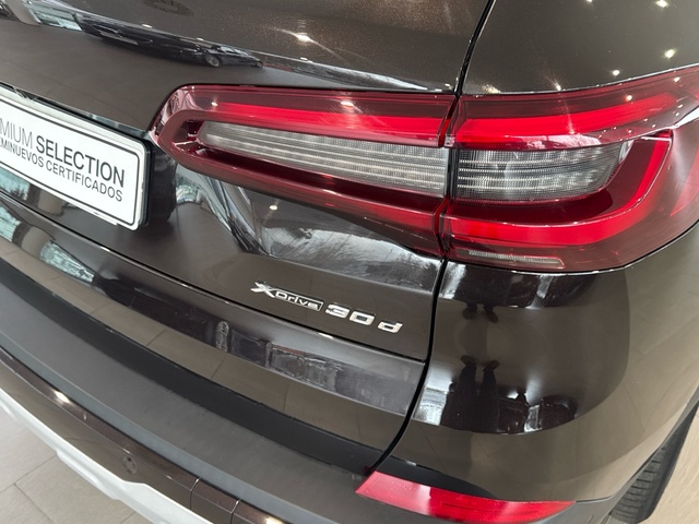 BMW X5 xDrive30d color Marrón. Año 2021. 210KW(286CV). Diésel. En concesionario Motor Gorbea de Álava