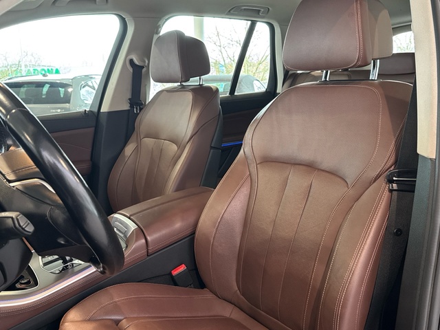 BMW X5 xDrive30d color Marrón. Año 2021. 210KW(286CV). Diésel. En concesionario Motor Gorbea de Álava