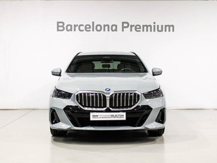 Fotos de BMW Serie 5 530e Touring color Gris. Año 2025. 220KW(299CV). Híbrido Electro/Gasolina. En concesionario Barcelona Premium -- GRAN VIA de Barcelona