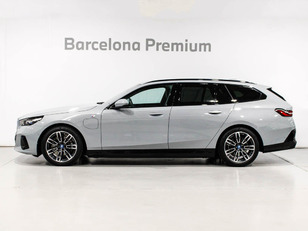 Fotos de BMW Serie 5 530e Touring color Gris. Año 2025. 220KW(299CV). Híbrido Electro/Gasolina. En concesionario Barcelona Premium -- GRAN VIA de Barcelona
