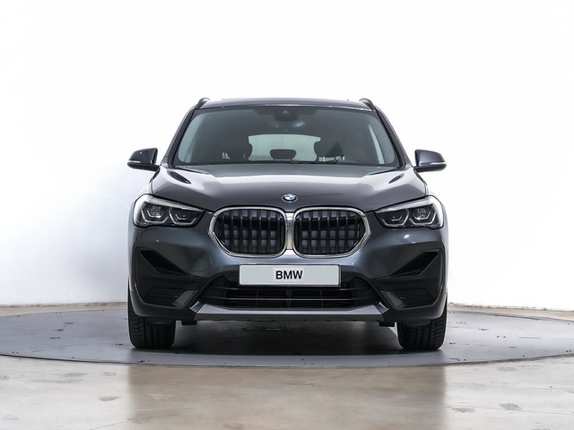 BMW X1 sDrive18i color Gris. Año 2021. 103KW(140CV). Gasolina. En concesionario Oliva Motor Tarragona de Tarragona