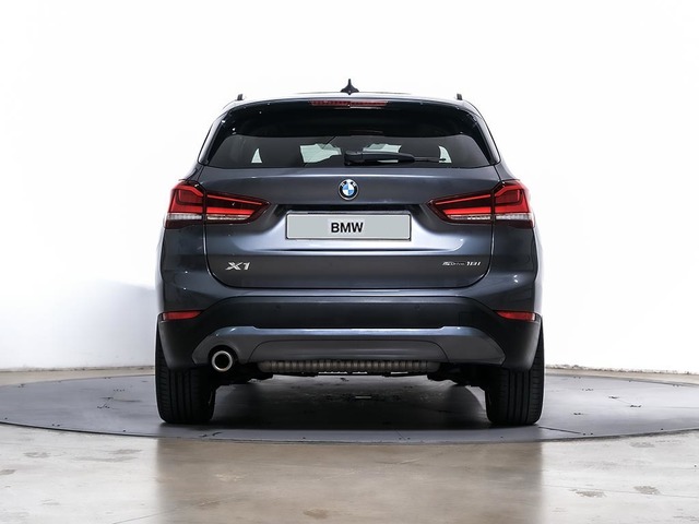 BMW X1 sDrive18i color Gris. Año 2021. 103KW(140CV). Gasolina. En concesionario Oliva Motor Tarragona de Tarragona
