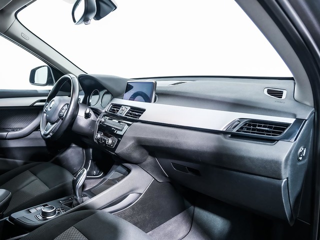 BMW X1 sDrive18i color Gris. Año 2021. 103KW(140CV). Gasolina. En concesionario Oliva Motor Tarragona de Tarragona