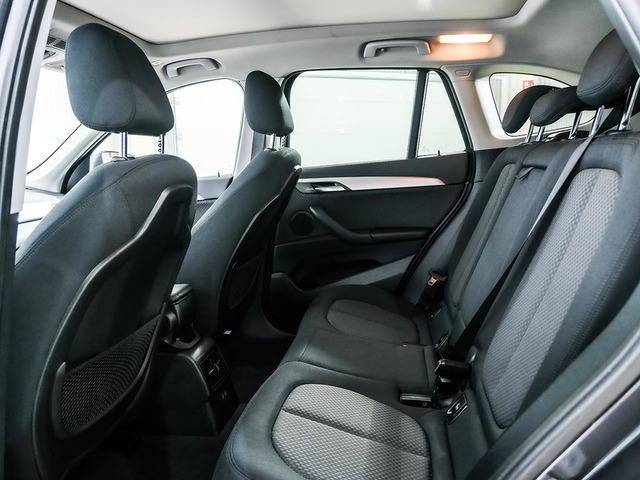 BMW X1 sDrive18i color Gris. Año 2021. 103KW(140CV). Gasolina. En concesionario Oliva Motor Tarragona de Tarragona