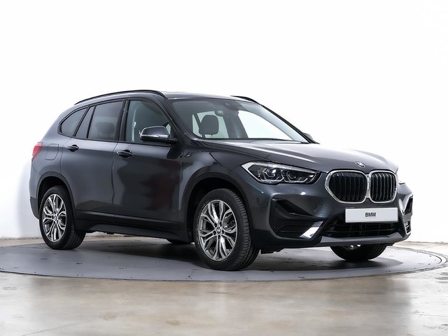 BMW X1 sDrive18i color Gris. Año 2021. 103KW(140CV). Gasolina. En concesionario Oliva Motor Tarragona de Tarragona