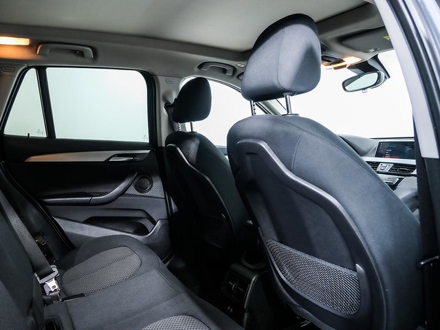 BMW X1 sDrive18i color Gris. Año 2021. 103KW(140CV). Gasolina. En concesionario Oliva Motor Tarragona de Tarragona