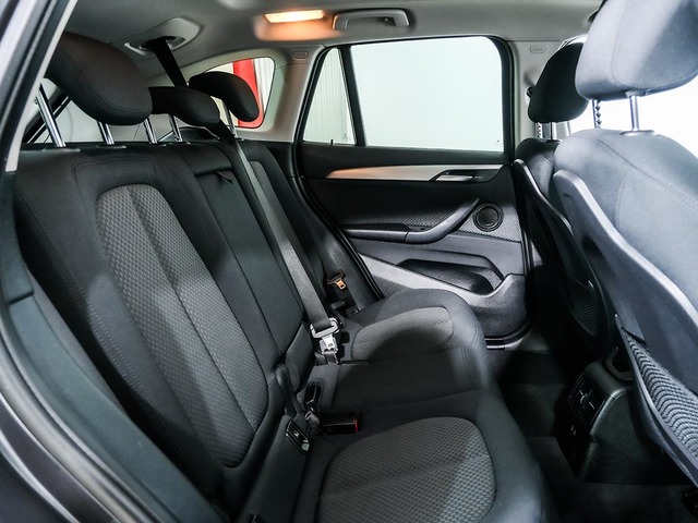 BMW X1 sDrive18i color Gris. Año 2021. 103KW(140CV). Gasolina. En concesionario Oliva Motor Tarragona de Tarragona