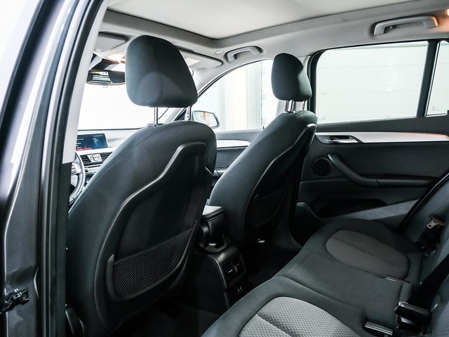 BMW X1 sDrive18i color Gris. Año 2021. 103KW(140CV). Gasolina. En concesionario Oliva Motor Tarragona de Tarragona