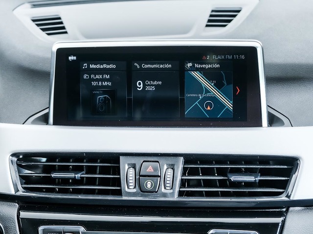 BMW X1 sDrive18i color Gris. Año 2021. 103KW(140CV). Gasolina. En concesionario Oliva Motor Tarragona de Tarragona