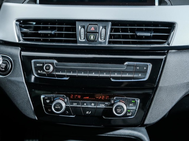 BMW X1 sDrive18i color Gris. Año 2021. 103KW(140CV). Gasolina. En concesionario Oliva Motor Tarragona de Tarragona